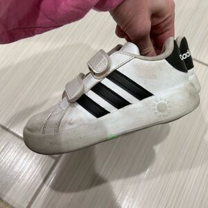 adidas Kids White & Black Velcro Sneakers Bubble Comfy